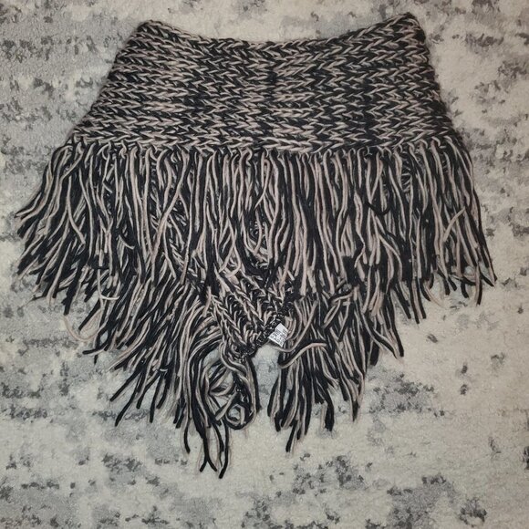 100 Acrylic Neck Scarf || Thick and Luxe || EUC - Picture 5 of 7